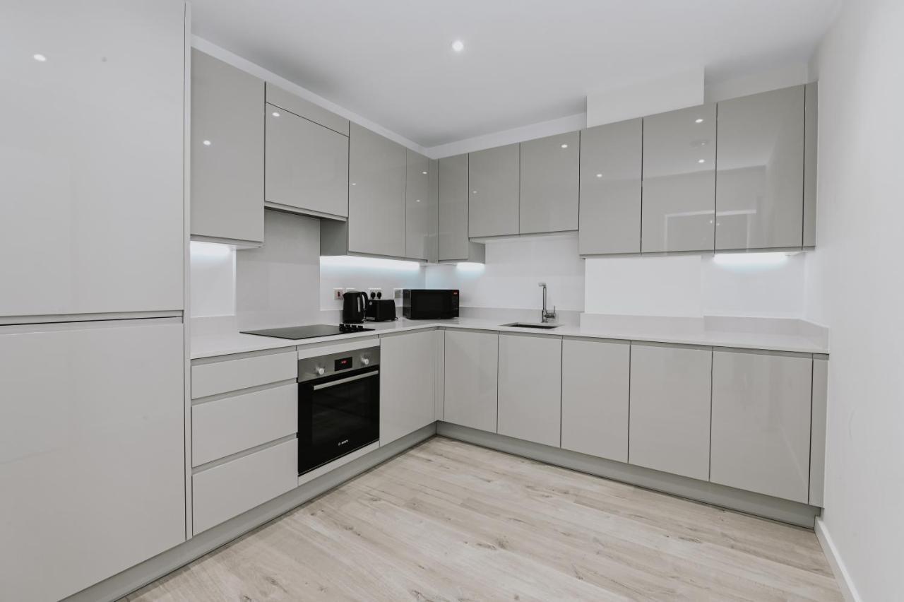 Khayat Homes - The Owelor - Two Bed London Exteriör bild