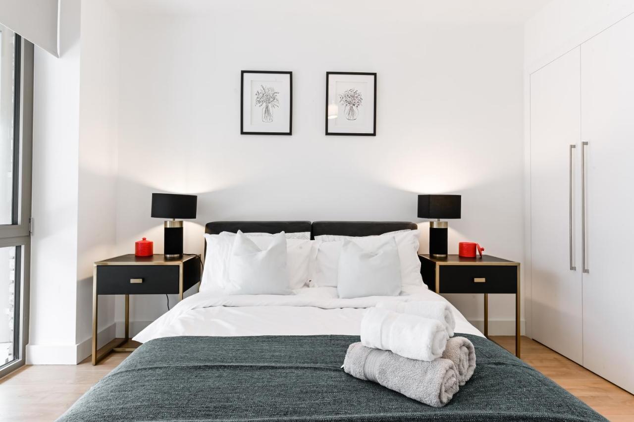 Khayat Homes - The Owelor - Two Bed London Exteriör bild