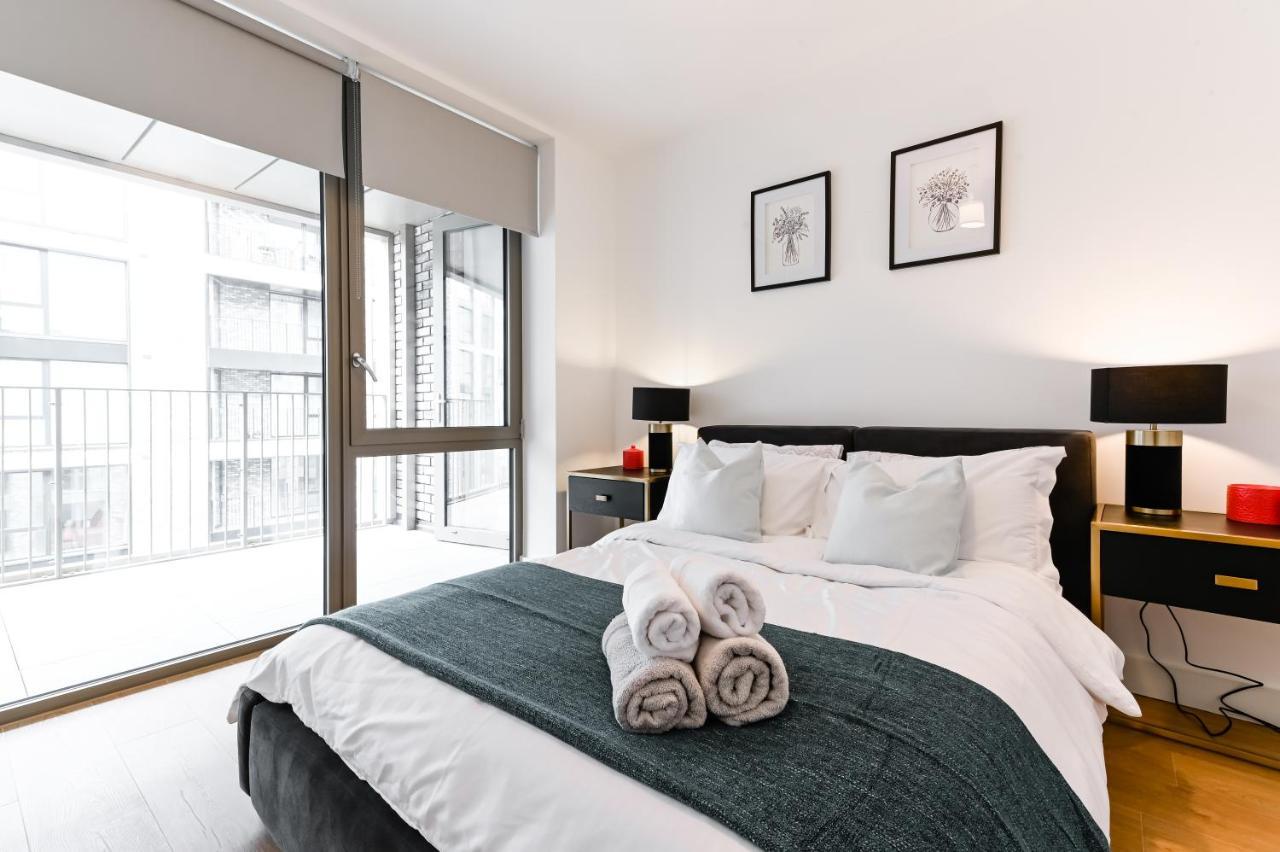 Khayat Homes - The Owelor - Two Bed London Exteriör bild